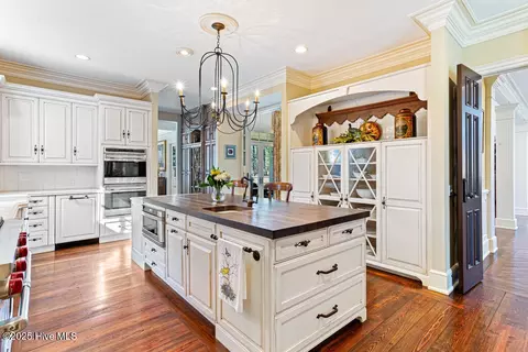 Kitchen - 70 Cypress Point Dr, Pinehurst, NC 28374 photo 4 of 6