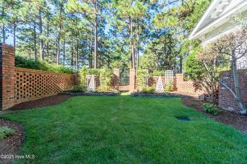 Exterior - 70 Cypress Point Dr, Pinehurst, NC 28374 photo 13 of 48