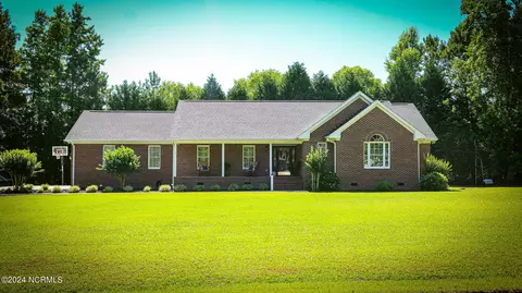 53 Candlewood Dr, Whiteville, NC 28472