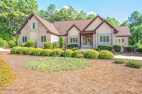 42 Stoneykirk Dr, Pinehurst, NC 28374