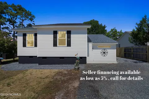 161 NE 5th St, Oak Island, NC 28465