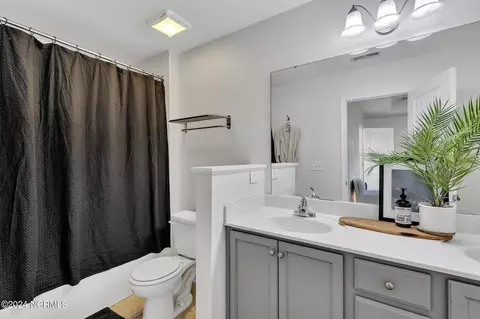 Bath - 653 Hubert Blvd, Hubert, NC 28539 photo 3 of 3