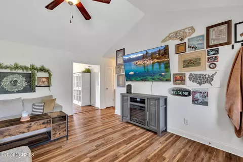Entry Way - 653 Hubert Blvd, Hubert, NC 28539 photo 2 of 2