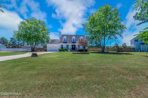 102 Currituck Sound Dr, Currituck, NC 27929