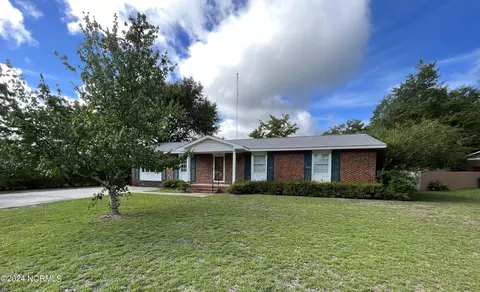13080 Montclair Dr, Laurinburg, NC 28352