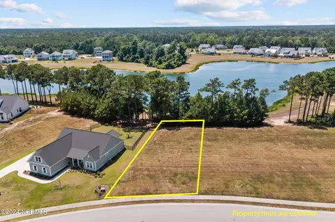 158 Spicer Lake Dr, Holly Ridge, NC 28445