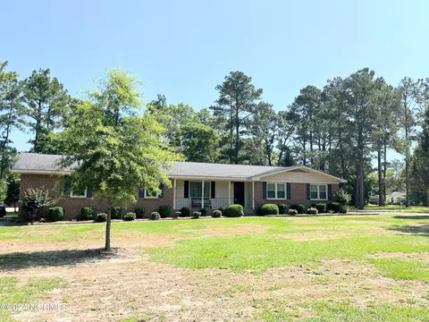 12681 Pineview Dr, Laurinburg, NC 28352