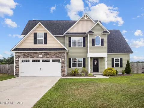 109 Woodwater Dr, Richlands, NC 28574