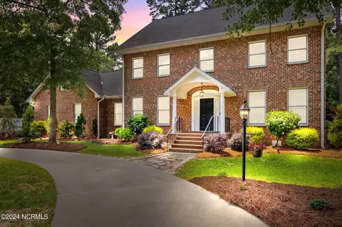 408 Queen Annes Rd, Greenville, NC 27858