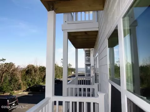 700 E Moore St #304, Southport, NC 28461