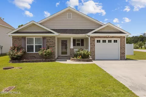 100 Falcon Landing Ct, New Bern, NC 28560