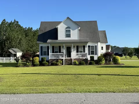 1423 Strawberry Branch Dr, Kinston, NC 28501