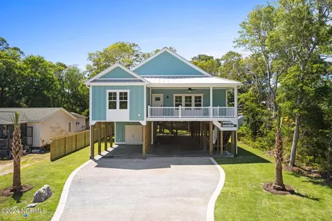 101 SE 18th St, Oak Island, NC 28465