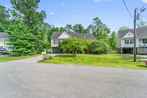 437 Motts Creek Rd, Wilmington, NC 28412