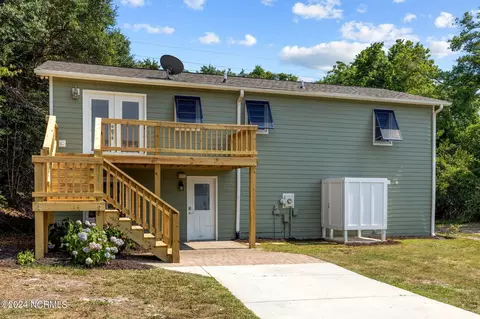 7407 Canal Ct, Emerald Isle, NC 28594