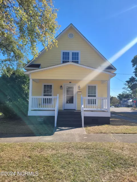 704 N 8th St, Wilmington, NC 28401