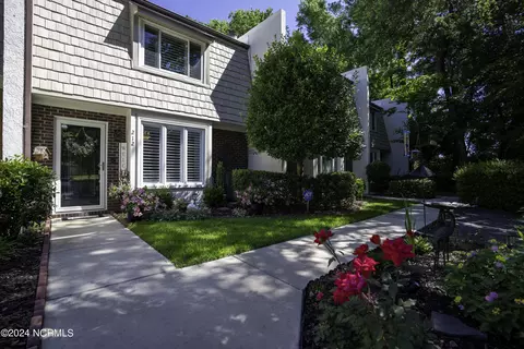 212 Cobblestone Dr, Wilmington, NC 28405