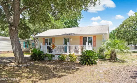 114 NE 72nd St, Oak Island, NC 28465