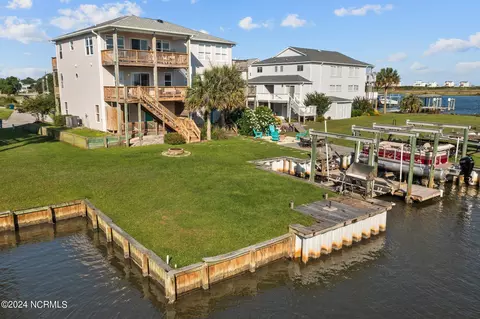 184 Singleton St #A, Sneads Ferry, NC 28460