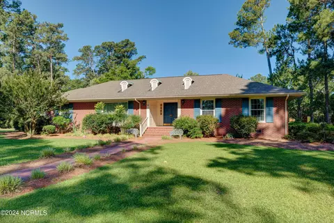 505 N Elm St, Rose Hill, NC 28458