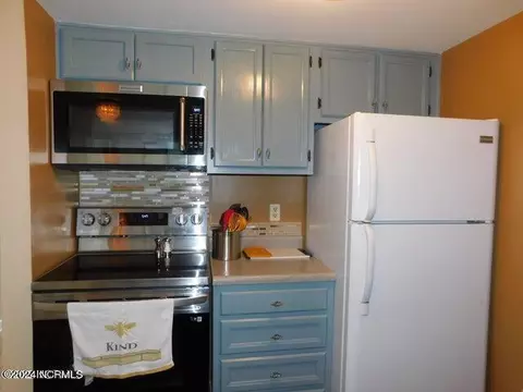 Kitchen - 10 Pine Tree Rd # 114, Pinehurst, NC 28374 photo 3 of 3