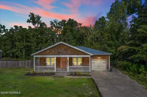 425 Washington Acres Rd, Hampstead, NC 28443