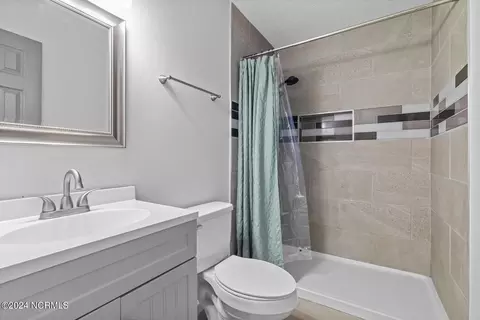 Bath - 304 Dayrell Dr, Hubert, NC 28539 photo 4 of 4