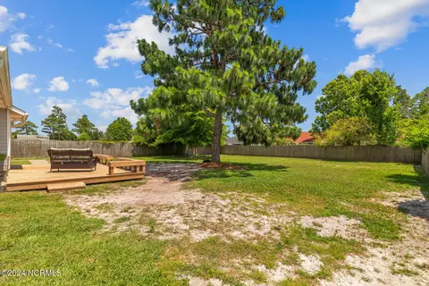 Exterior - 304 Dayrell Dr, Hubert, NC 28539 photo 6 of 6