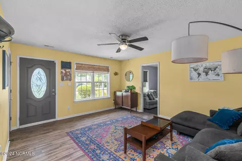 Entry Way - 304 Dayrell Dr, Hubert, NC 28539 photo 1 of 3