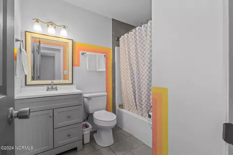 Bath - 304 Dayrell Dr, Hubert, NC 28539 photo 2 of 4