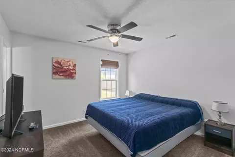 Bedroom - 304 Dayrell Dr, Hubert, NC 28539 photo 4 of 6