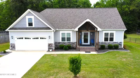 301 Willowbrook Dr, Pikeville, NC 27863