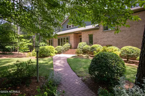 17 Mcmichael Dr, Pinehurst, NC 28374 photo 2