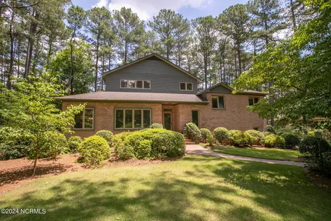 17 Mcmichael Dr, Pinehurst, NC 28374