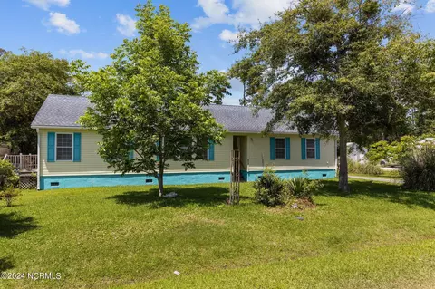153 Ocean Dr, Newport, NC 28570