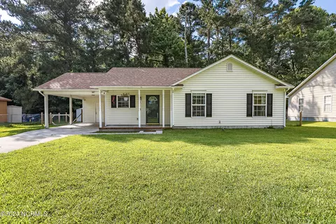 3 Kitt Dr, Jacksonville, NC 28540