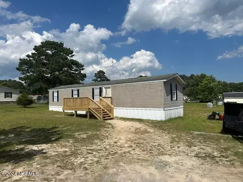 221 Hilltop Rd, Newport, NC 28570