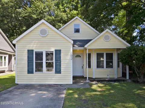 102 Mulberry Ln, Jacksonville, NC 28546