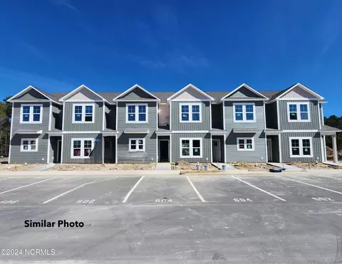 626 Jacks Crossing Dr, Hubert, NC 28539