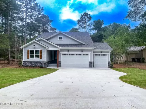 225 Merion Cir, Pinehurst, NC 28374