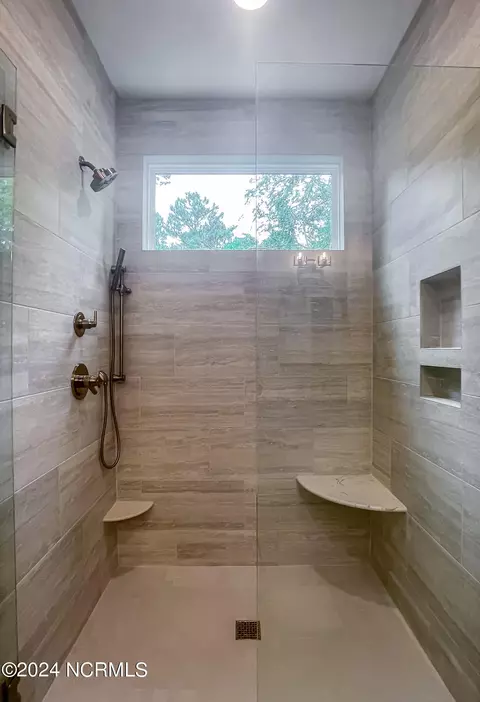 Bath - 225 Merion Cir, Pinehurst, NC 28374 photo 5 of 11