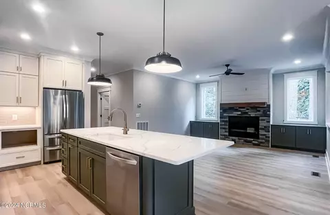 Kitchen - 225 Merion Cir, Pinehurst, NC 28374 photo 6 of 11
