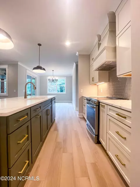 Kitchen - 225 Merion Cir, Pinehurst, NC 28374 photo 8 of 11