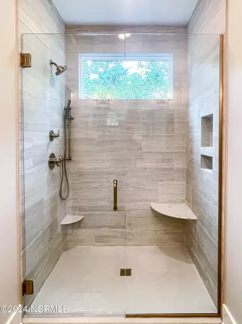 Bath - 225 Merion Cir, Pinehurst, NC 28374 photo 6 of 11