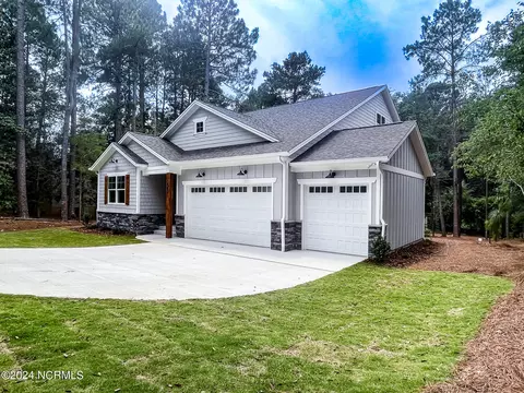 Exterior - 225 Merion Cir, Pinehurst, NC 28374 photo 2 of 16