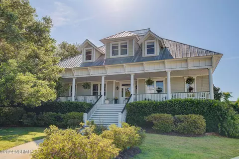 211 Salt Marsh Ln, Hampstead, NC 28443