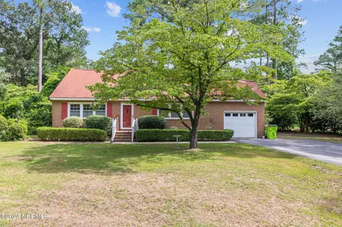 5212 Pinetree Ln, Trent Woods, NC 28562