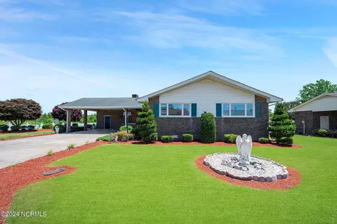 3909 Winchester Dr, Ayden, NC 28513
