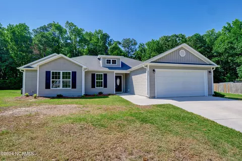 211 Garden Folly Ln, Richlands, NC 28574