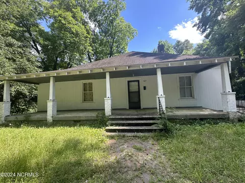 409 Cleveland St, Laurinburg, NC 28352